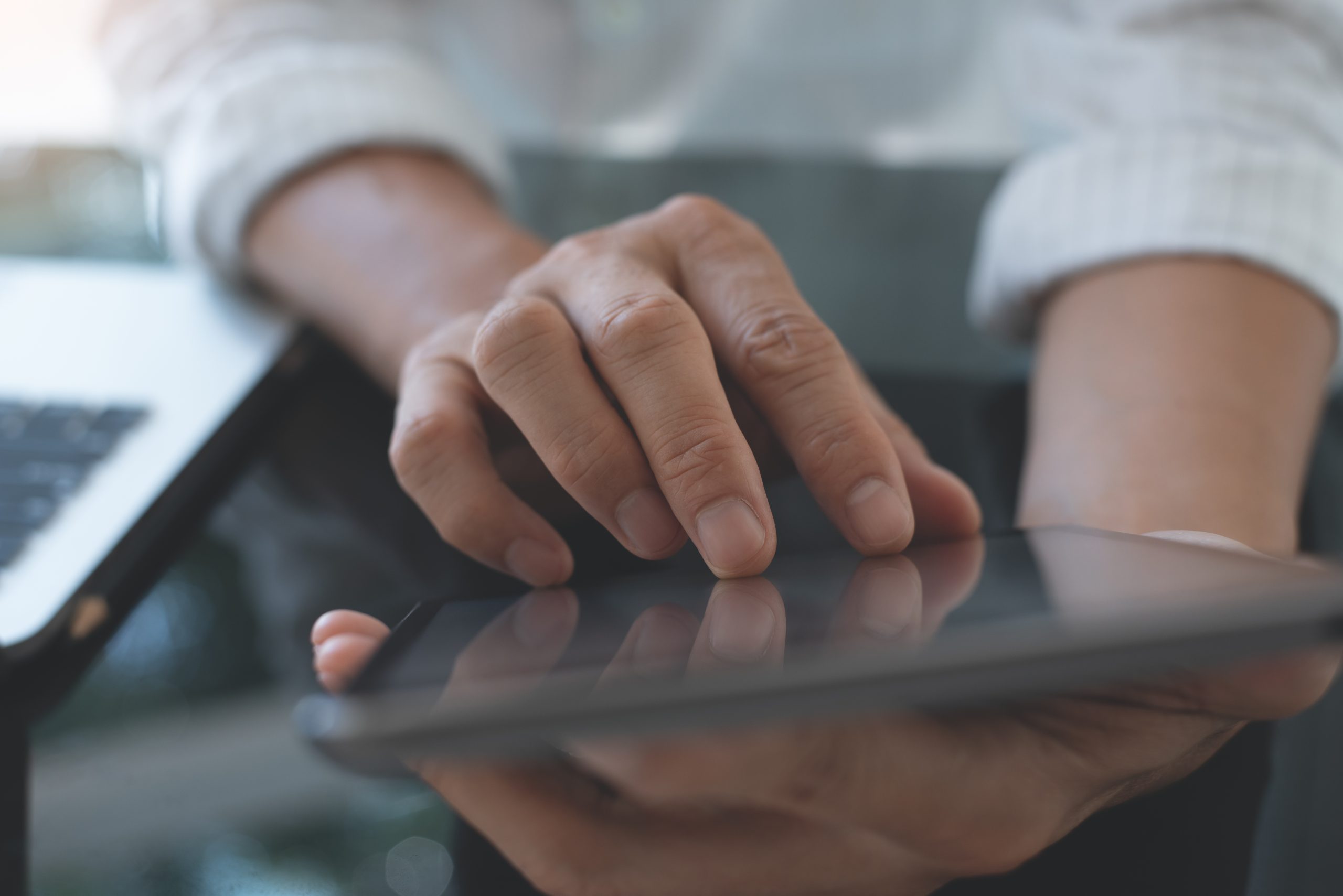 Close,Up,Business,Man,Hands,Using,Digital,Tablet,Touchpad,Computer